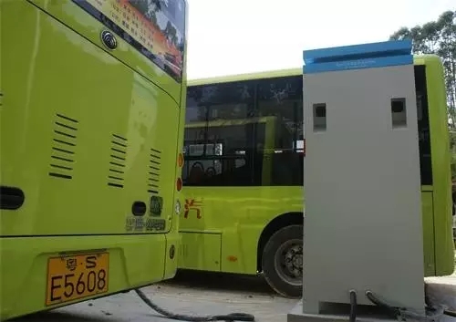 永旺彩票充电桩为纯电动公交车充电