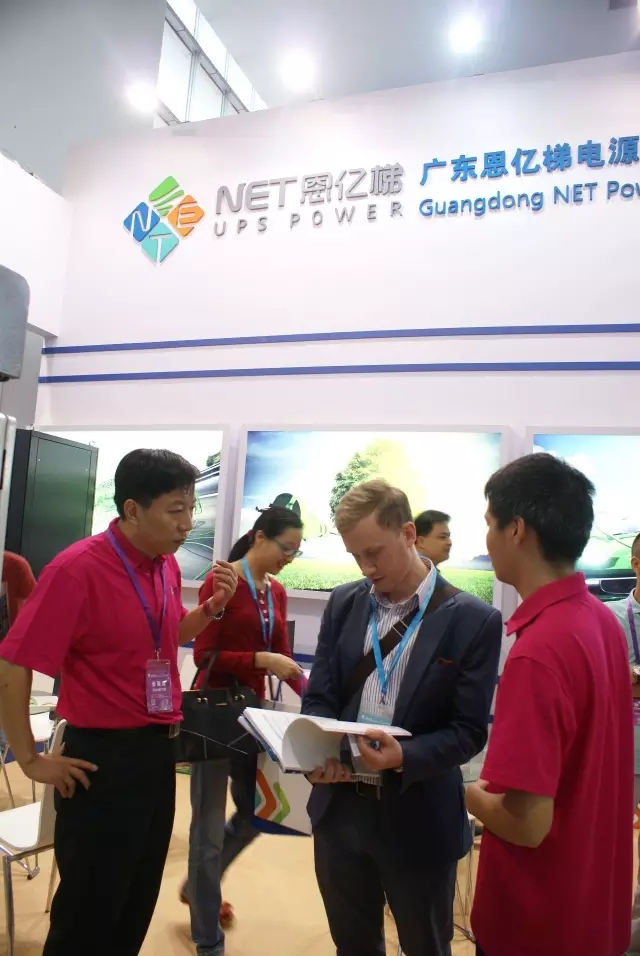 永旺彩票销售人员接待国外客户