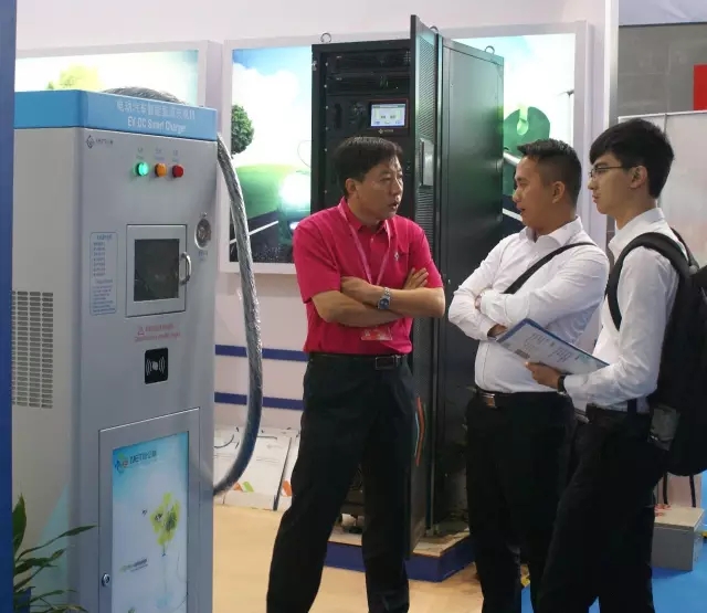 参展产品（永旺彩票直流充电桩和一体化电源）