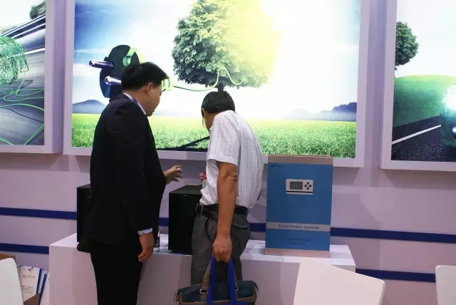 参展产品（永旺彩票高频UPS和光伏逆变器）