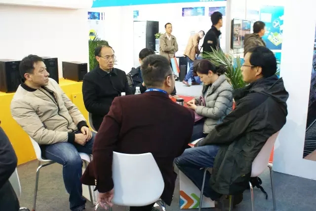 永旺彩票业务人员接待国内客户