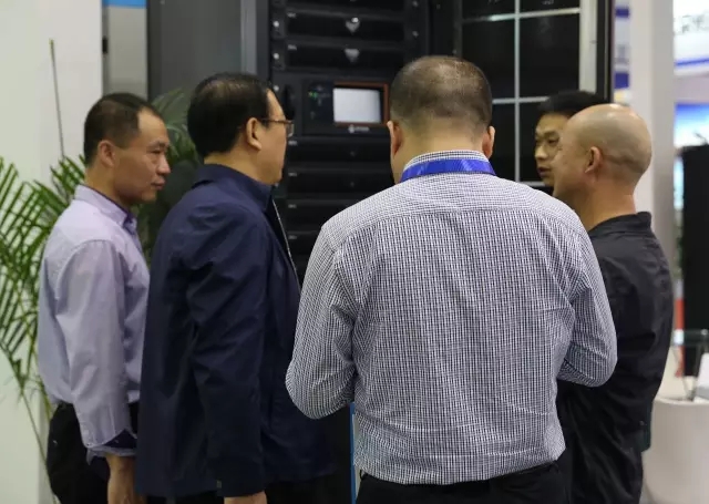 永旺彩票销售人员接待客户