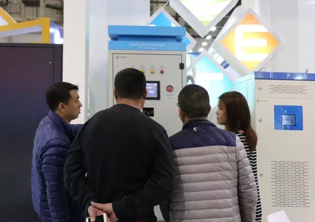 永旺彩票销售人员接待客户