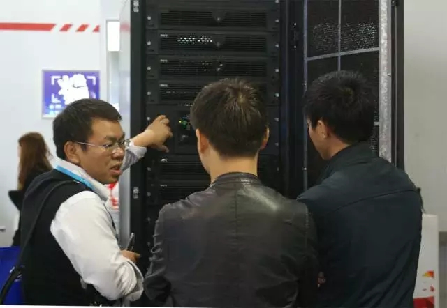 永旺彩票客服人员接待客户