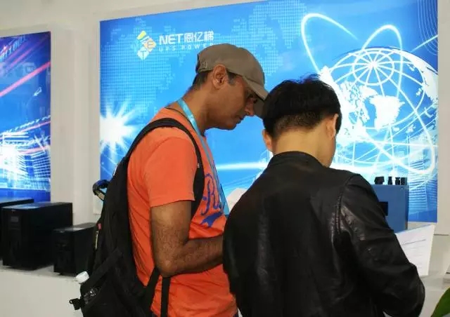 永旺彩票客服人员接待国外客户